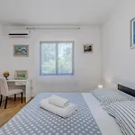 Beachfront Apartment Drazen, With Garden And Parking