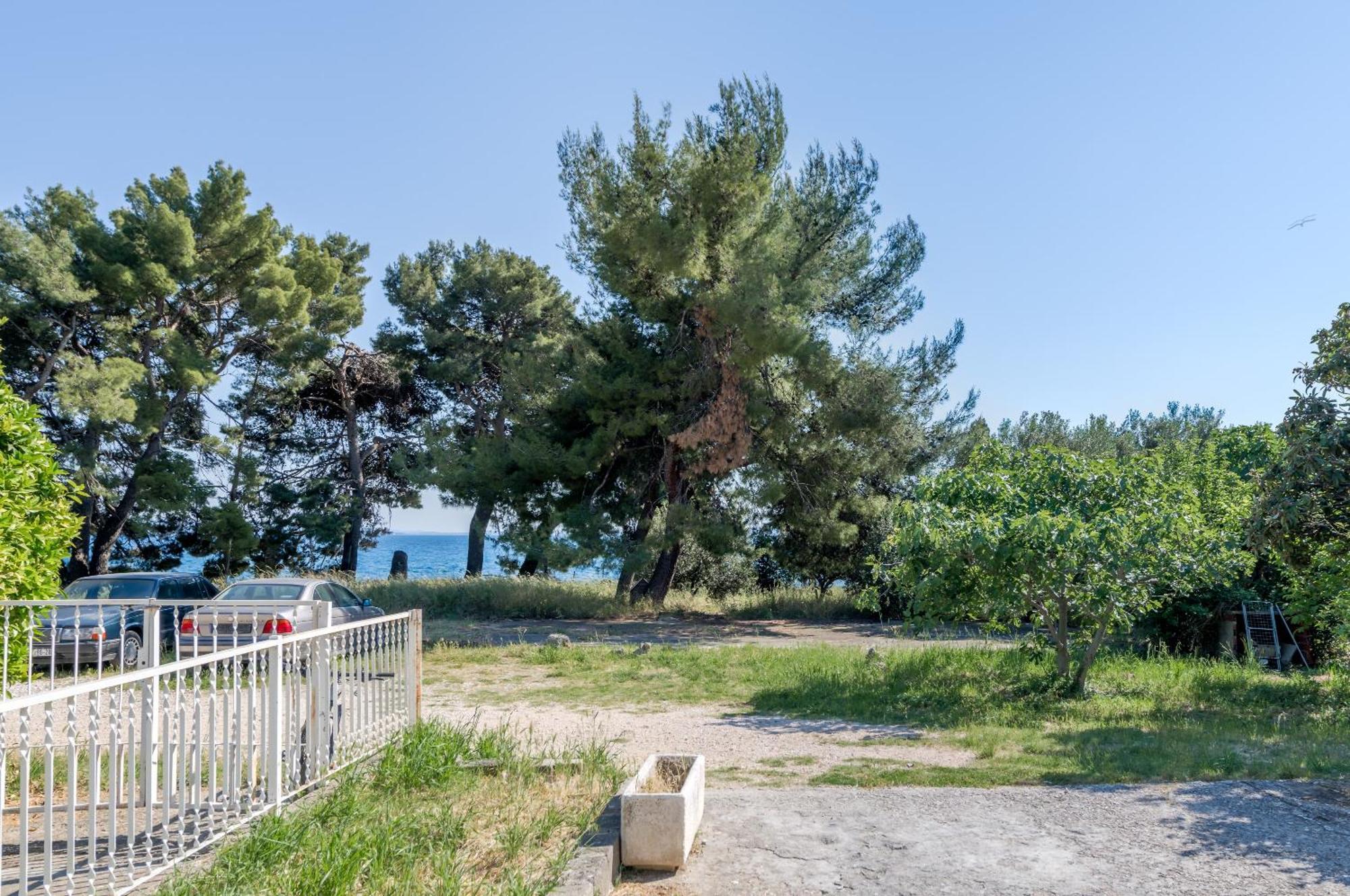 Beachfront Drazen, With Garden And Parking *