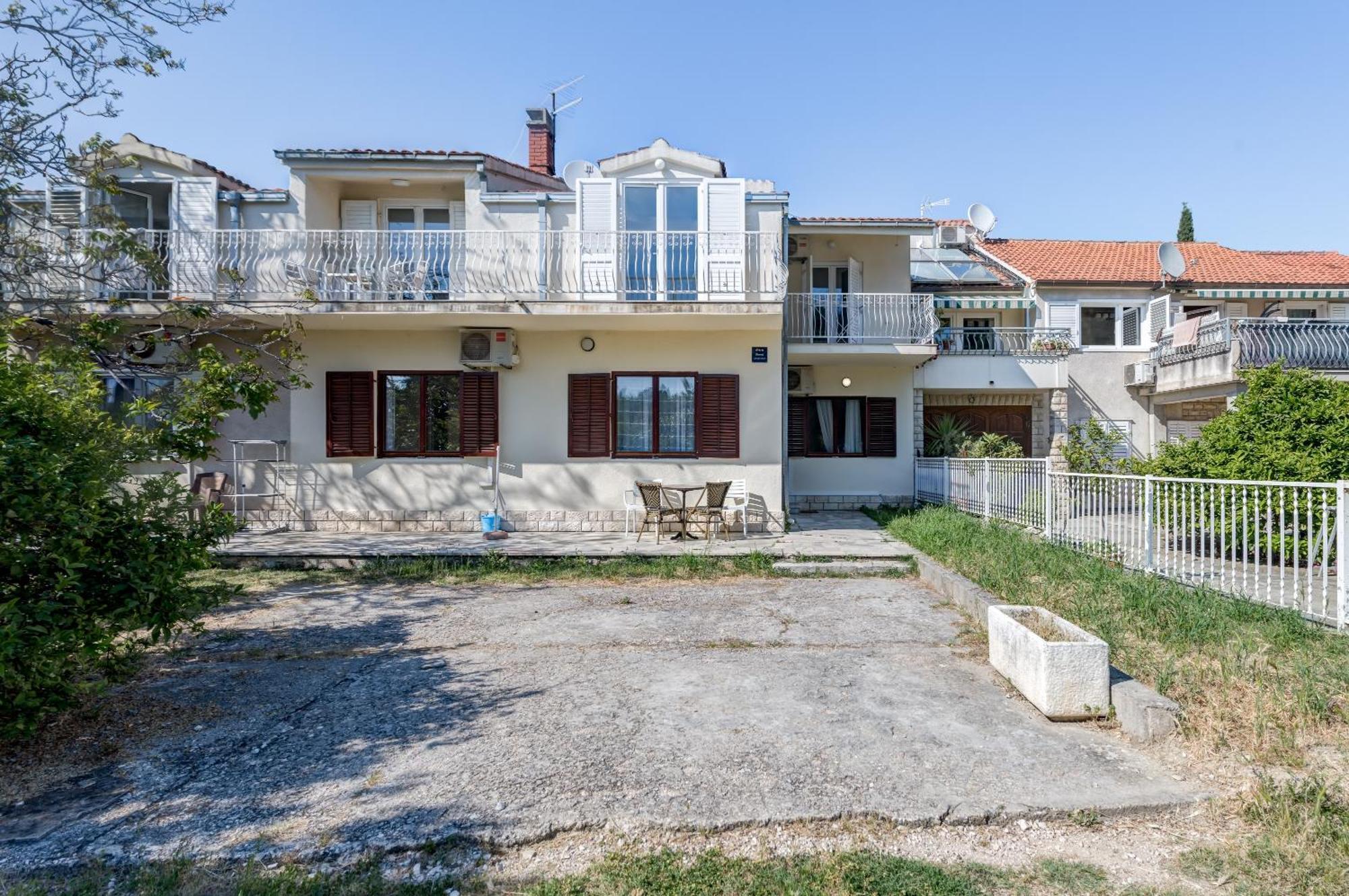 Beachfront Drazen, With Garden And Parking Apartment
