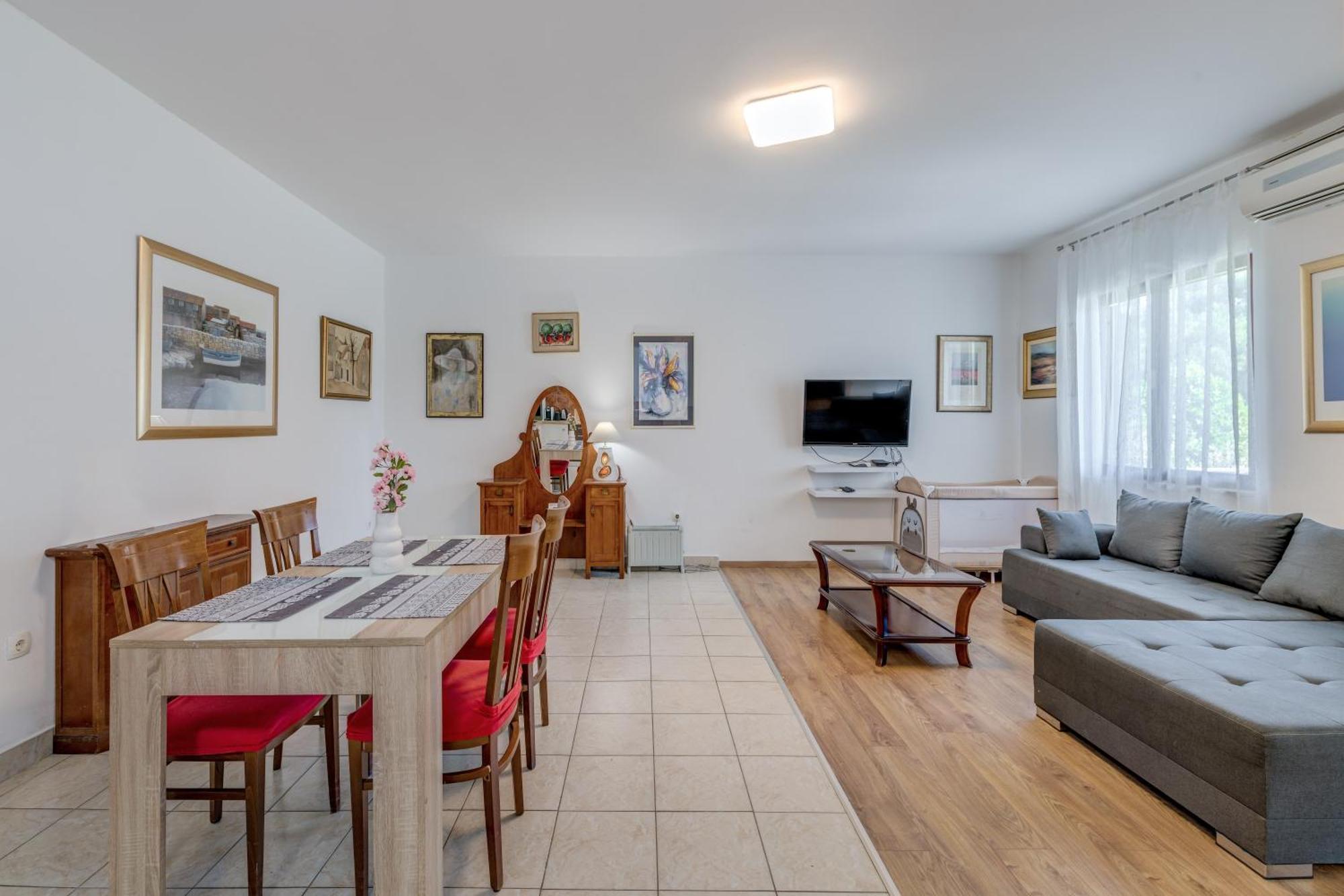 Beachfront Drazen, With Garden And Parking Apartment *