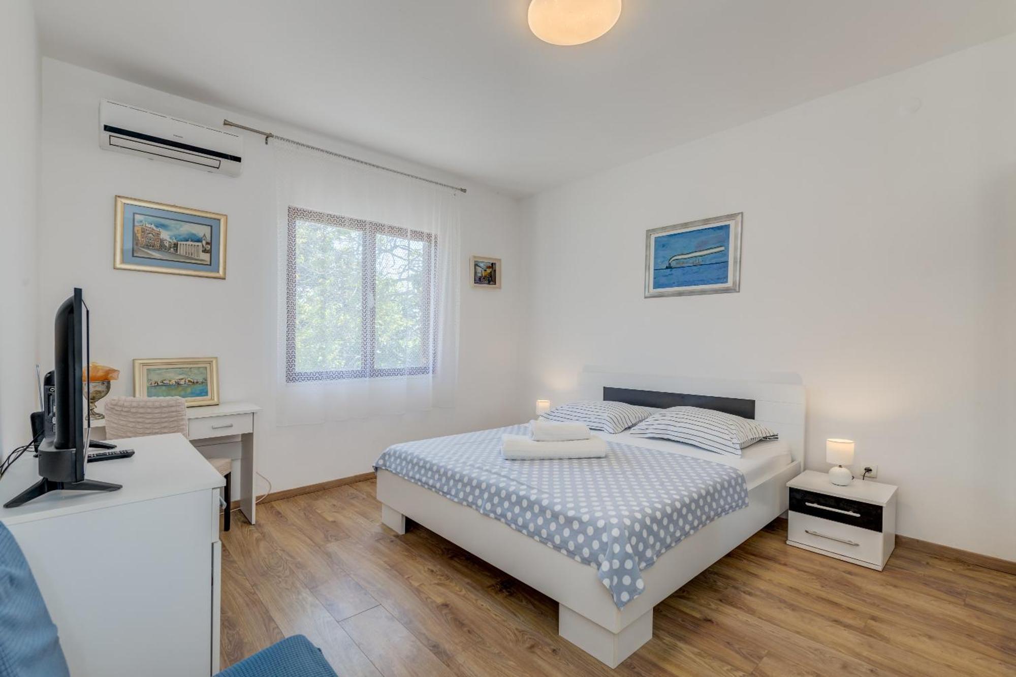 Apartment Beachfront Drazen, With Garden And Parking Split